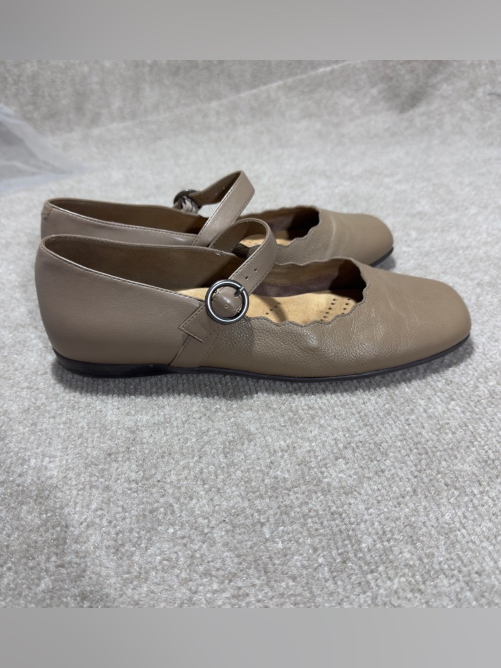 Trotters Mary Jane Ballet Flats Size 9W Leather Comfort Shoes Comfort Taupe